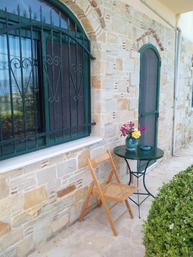 villa roses-mourteri Extérieur photo