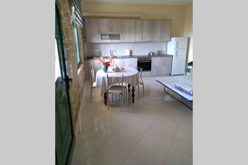 villa roses-mourteri Extérieur photo
