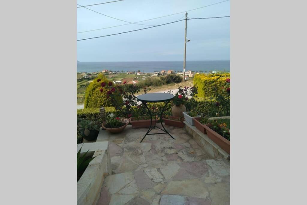 villa roses-mourteri Extérieur photo