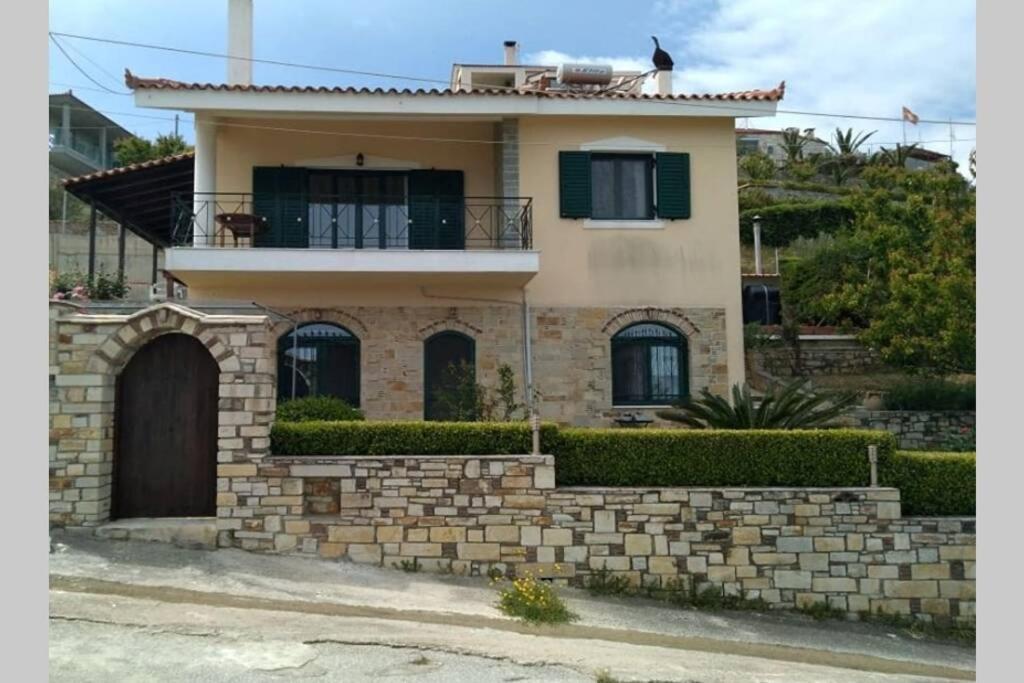 villa roses-mourteri Extérieur photo