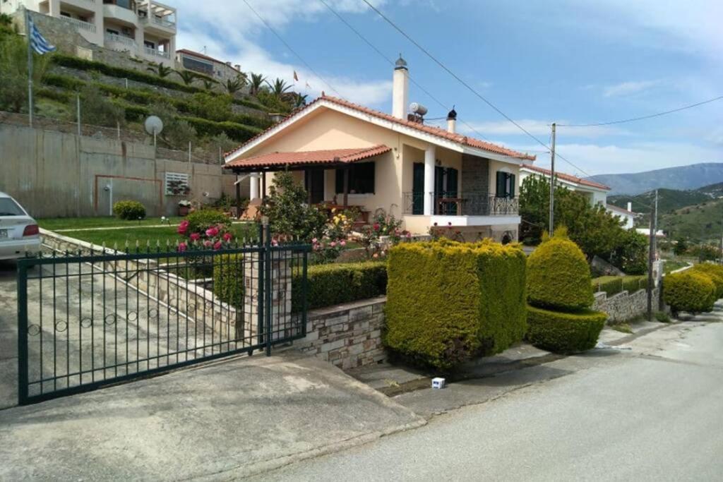 villa roses-mourteri Extérieur photo