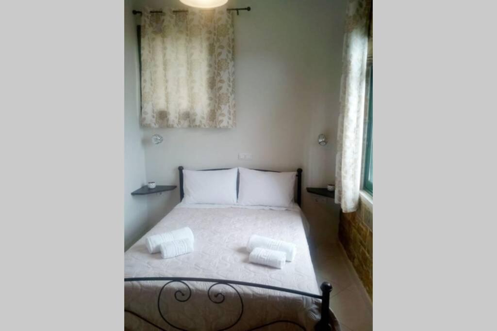 villa roses-mourteri Extérieur photo