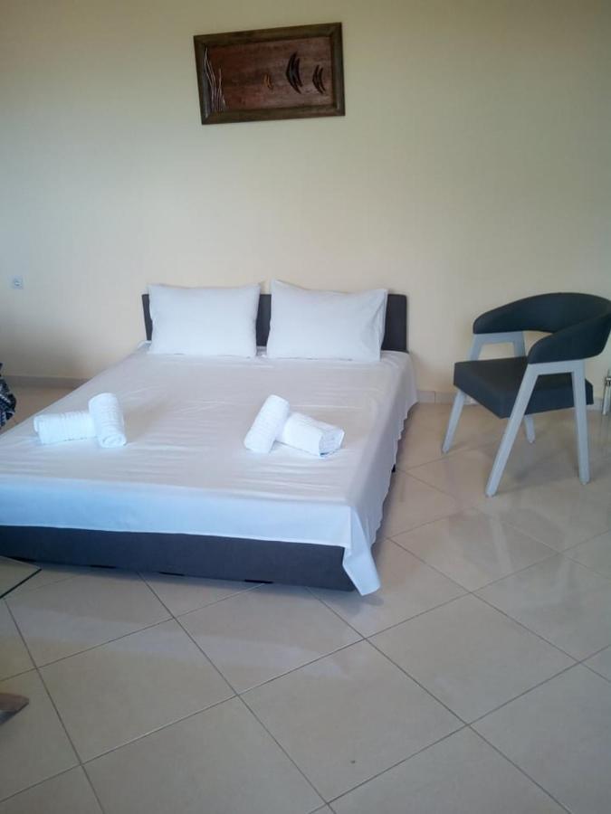 villa roses-mourteri Extérieur photo
